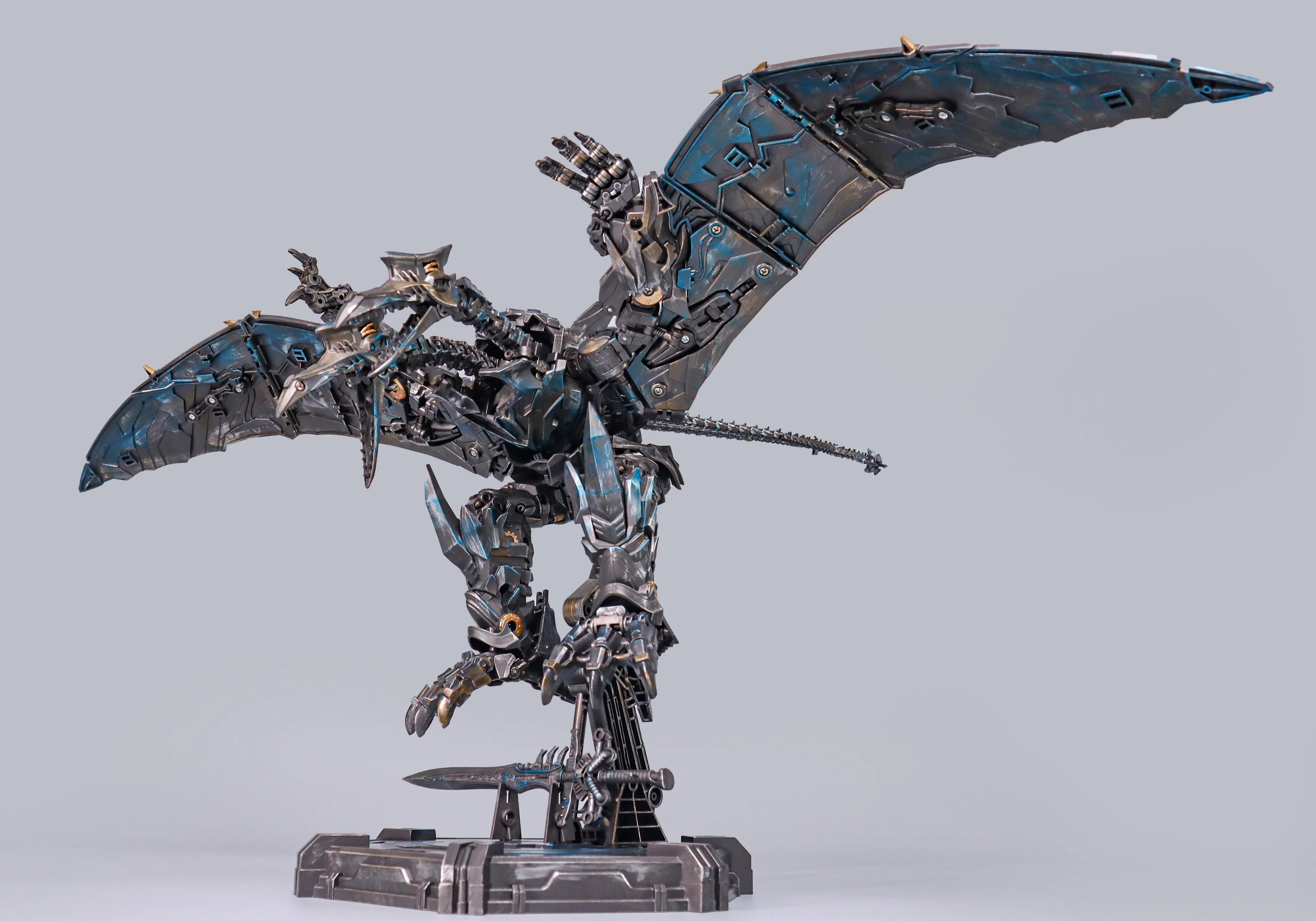 [Available in Sep/Oct] BAIWEI Transformation TW-1104 TW1104 Strafe Robot Swoop Action Figure