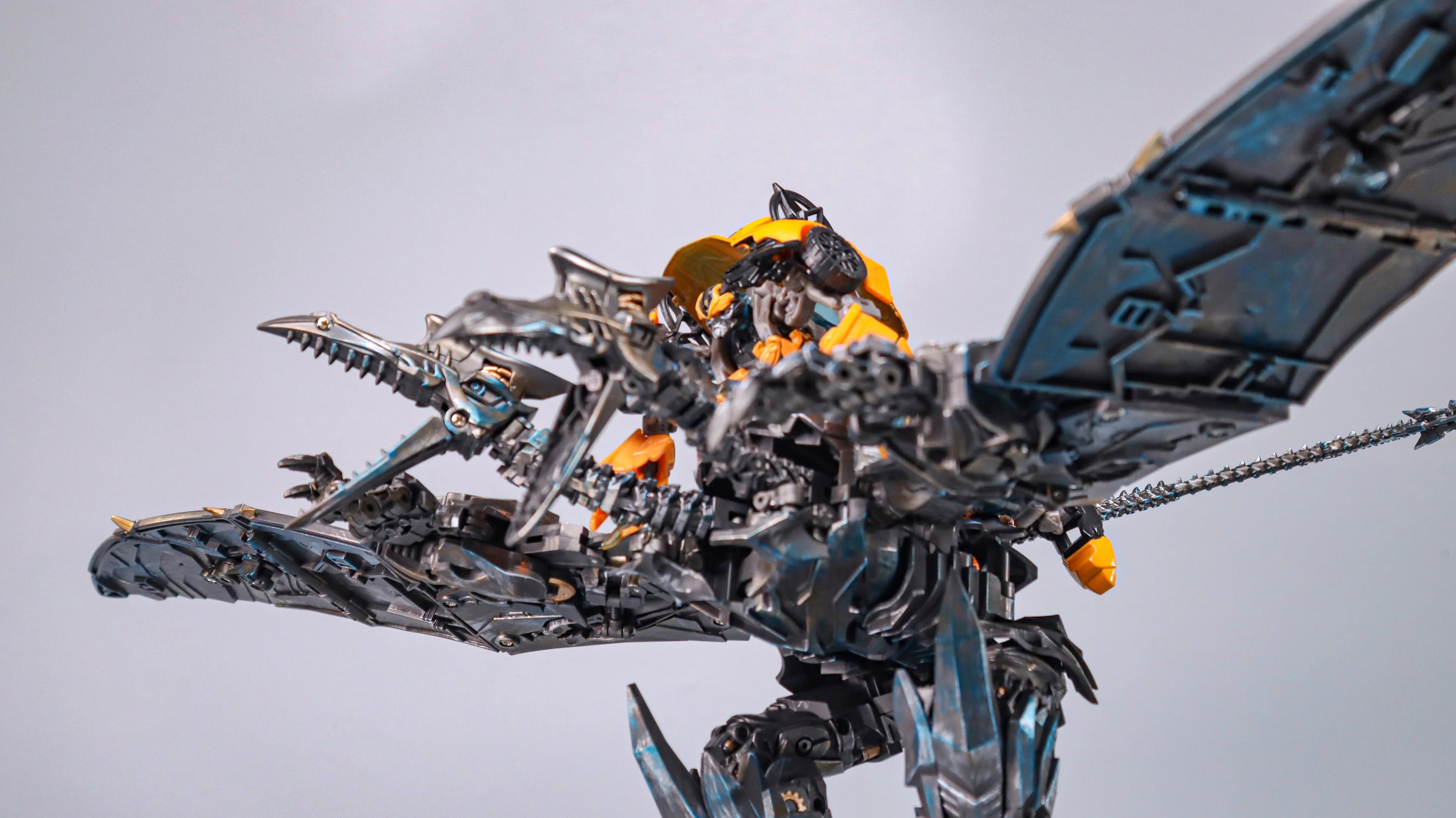 [Available in Sep/Oct] BAIWEI Transformation TW-1104 TW1104 Strafe Robot Swoop Action Figure
