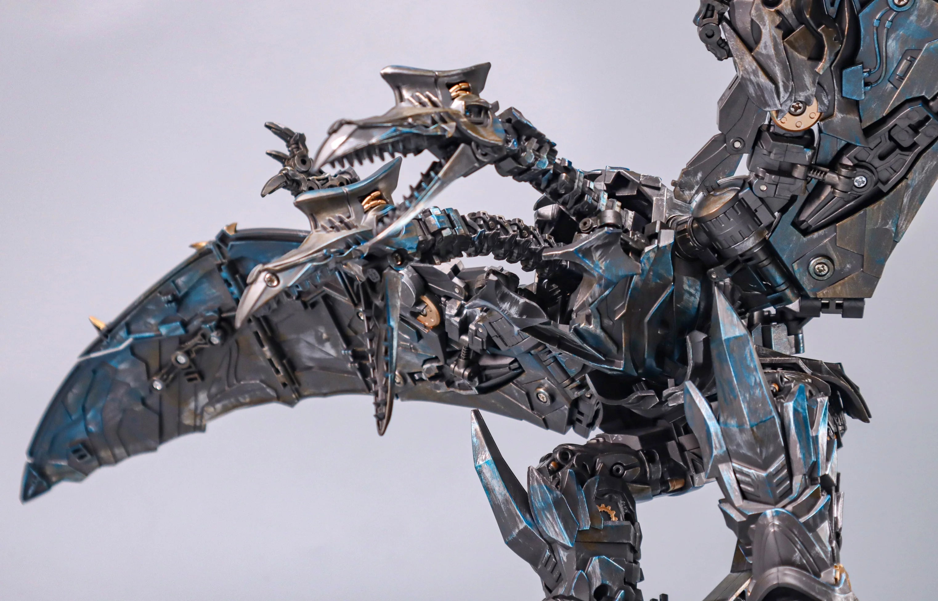 [Available in Sep/Oct] BAIWEI Transformation TW-1104 TW1104 Strafe Robot Swoop Action Figure